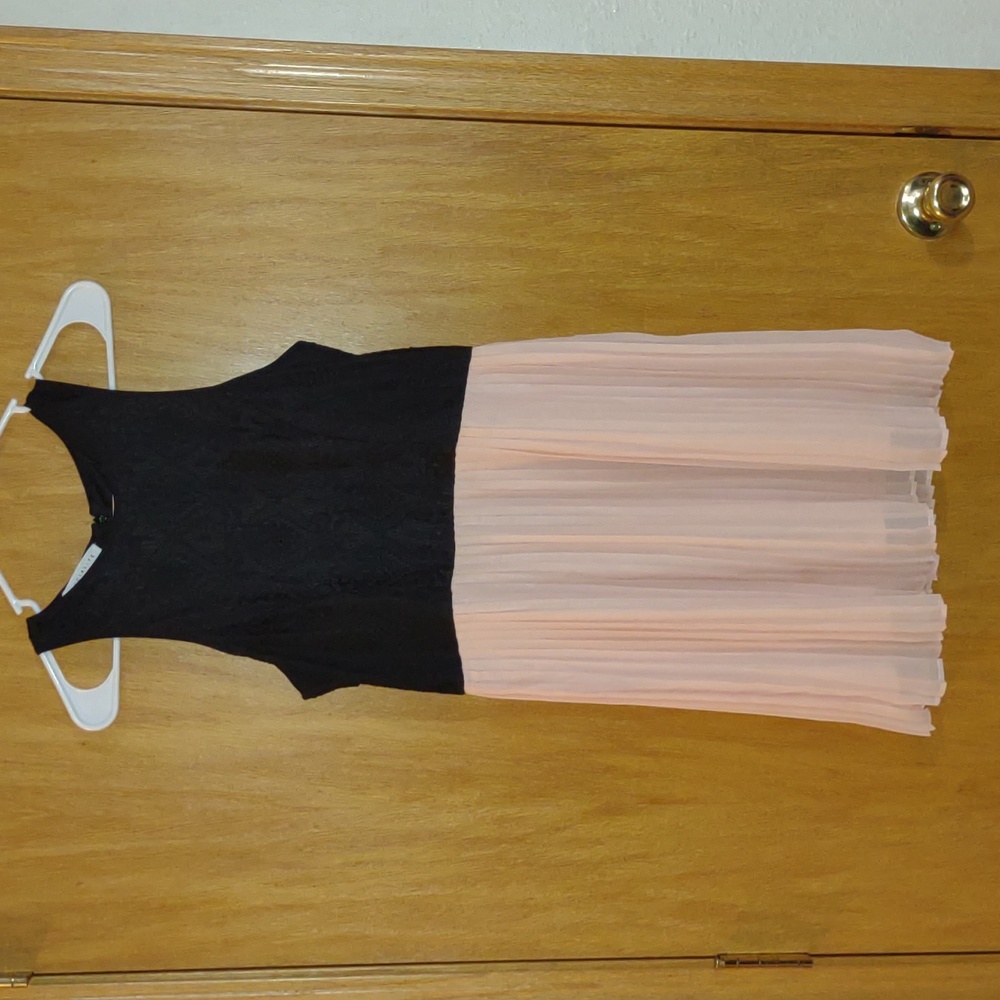Socialite semi formal short sleeveless pleated dress black pink Women's Medium